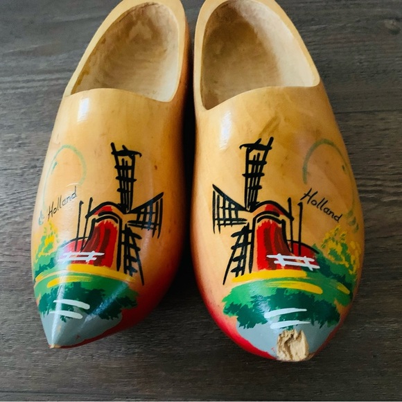 Wooden hand carved shoes - Picture 7 of 10